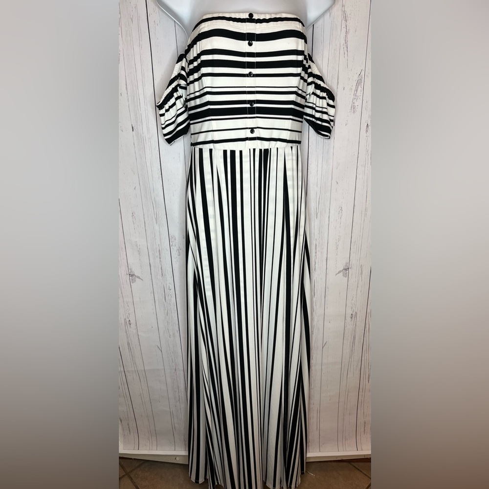 Gianni Bini Split Leg Jumpsuit Women’s Medium White & Black Striped Off Shoulder